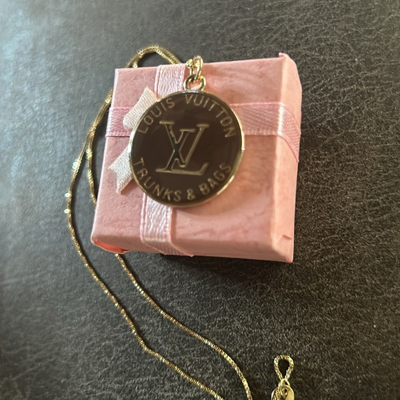 Brown Circle Zipper Pull Necklace - Picture 4 of 6